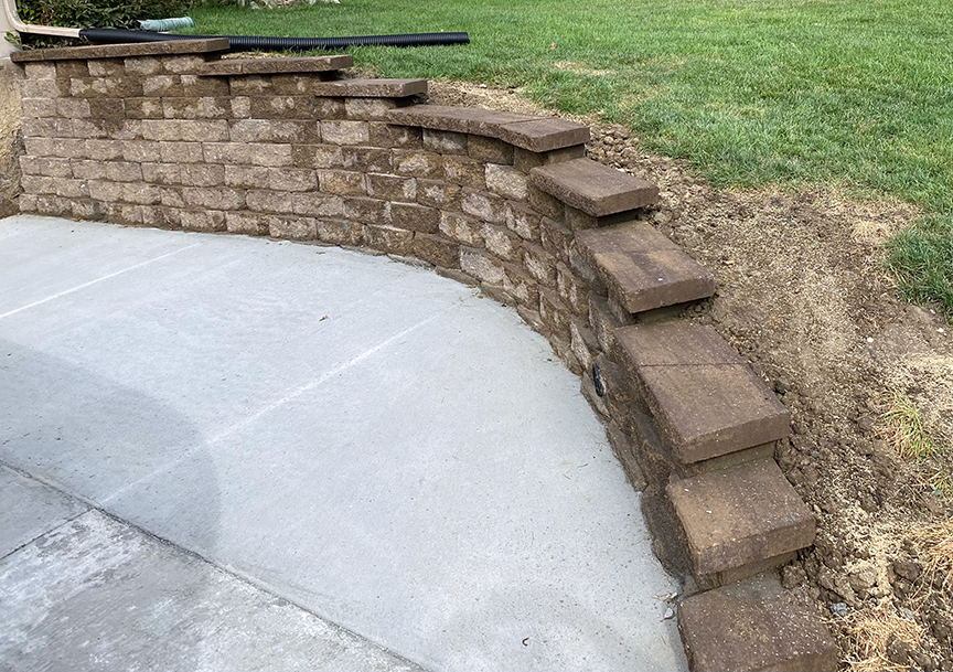 curved cinder block retaining wall