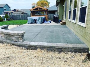 concrete patio with curved wall landscaping project