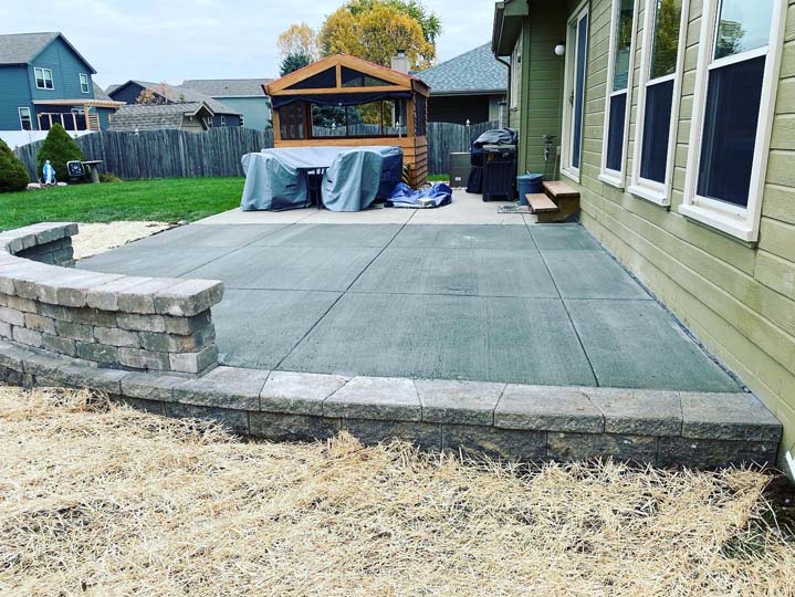 cement patio with curved wall 2